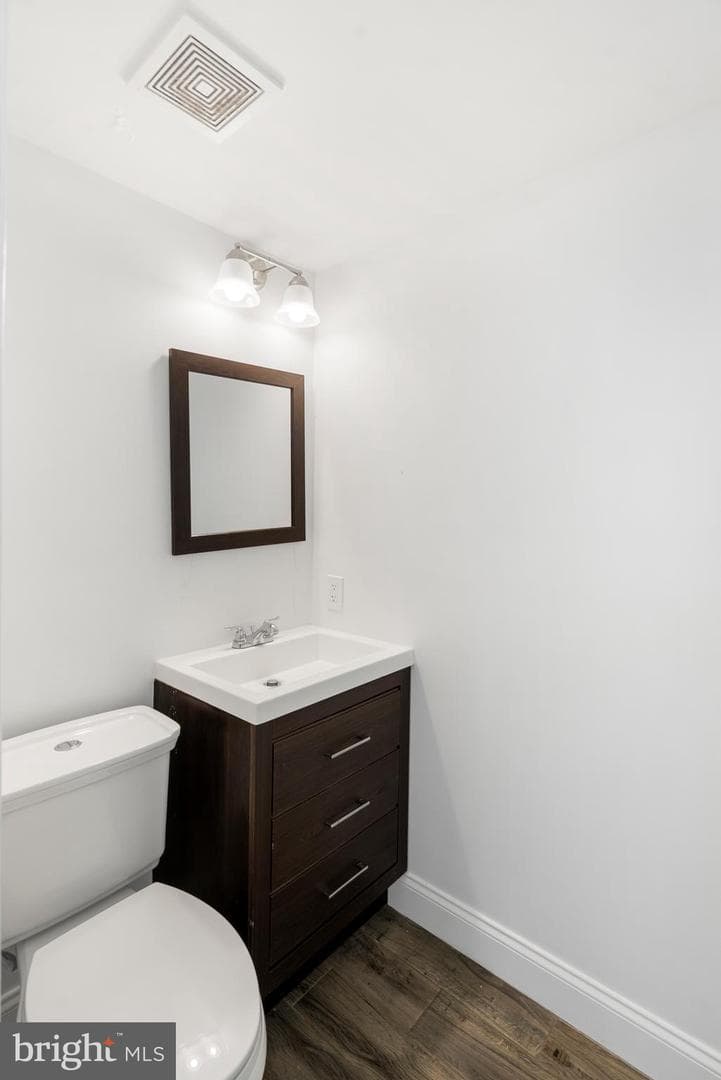 3713 Woodbine Avenue photo 9