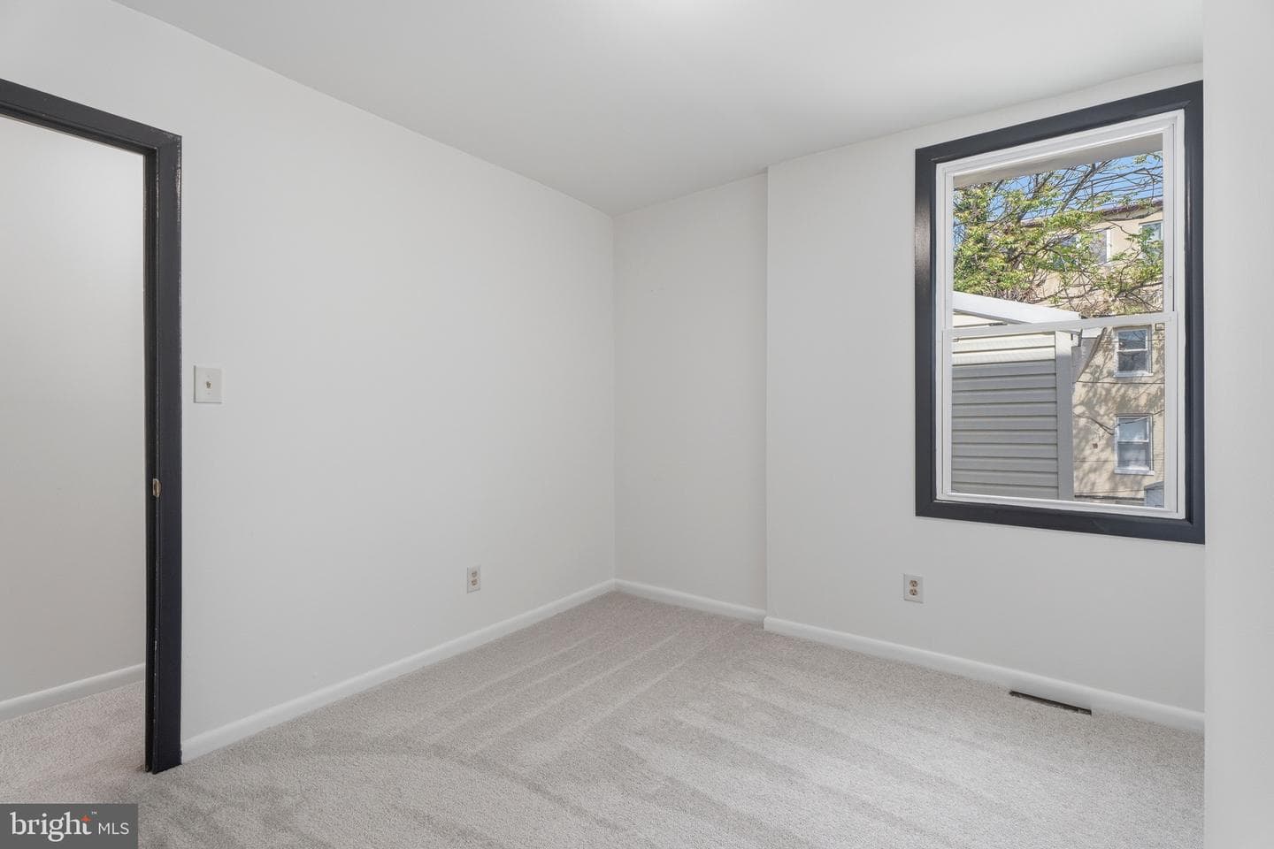 1822 E Lombard Street photo 21