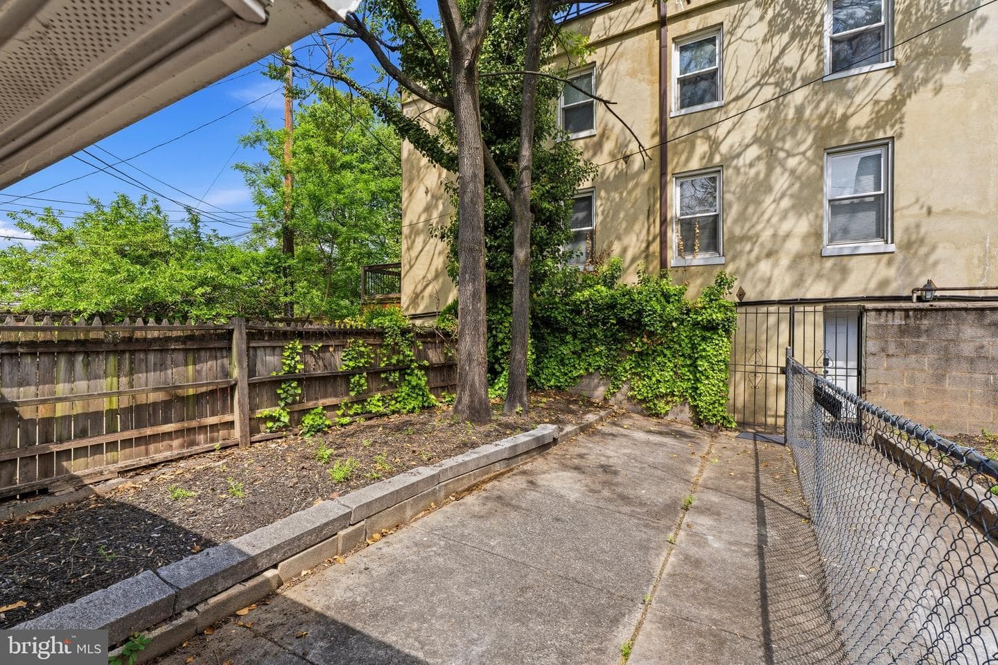 1822 E Lombard Street photo 32