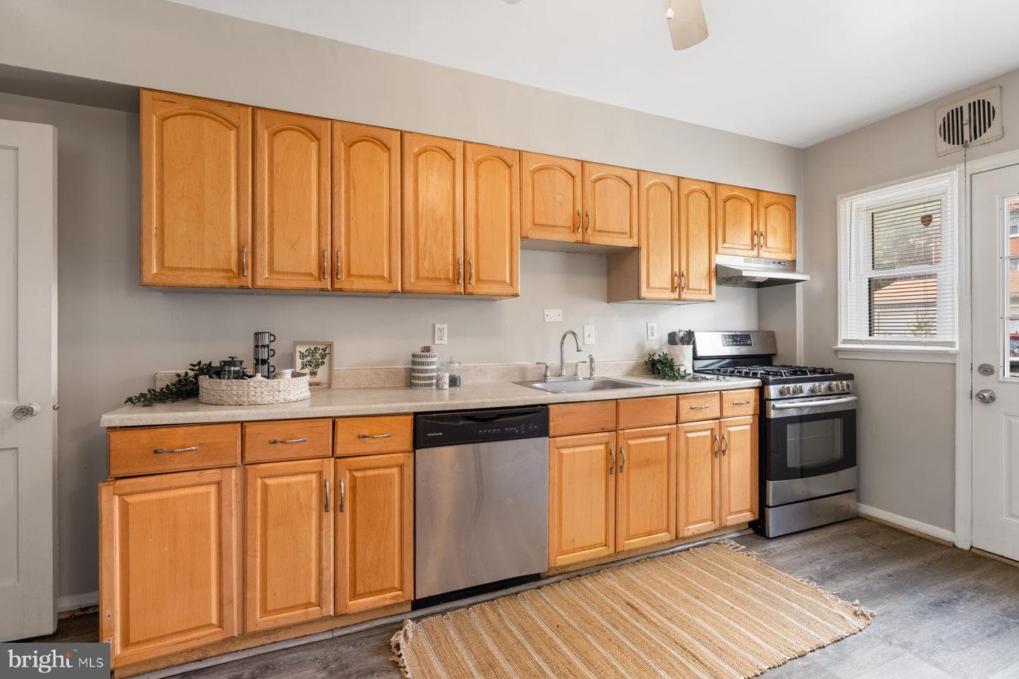 1416 Meridene Drive photo 8