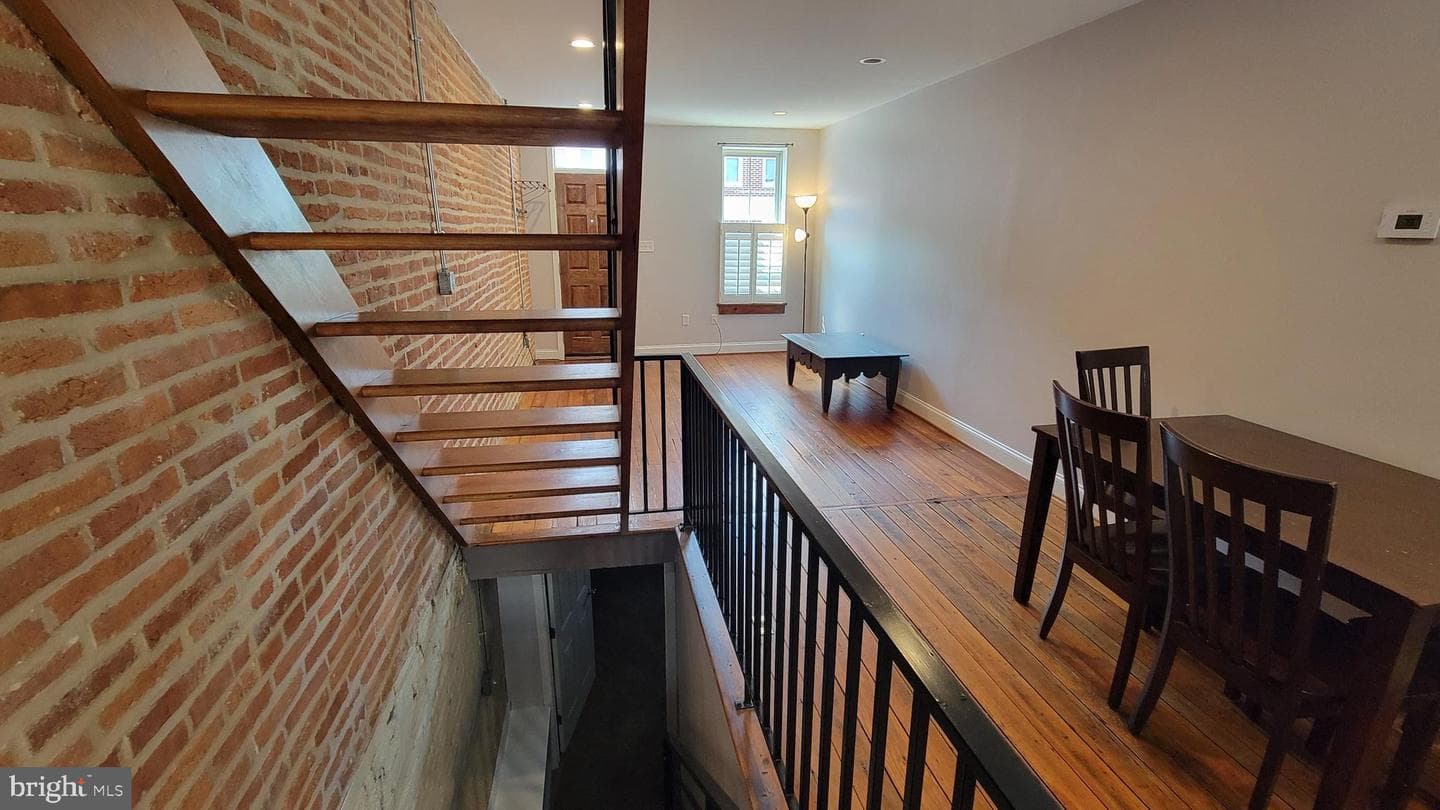 20 E Heath Street photo 11
