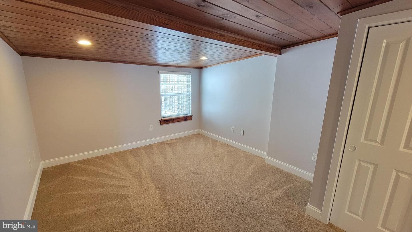 20 E Heath Street photo 15