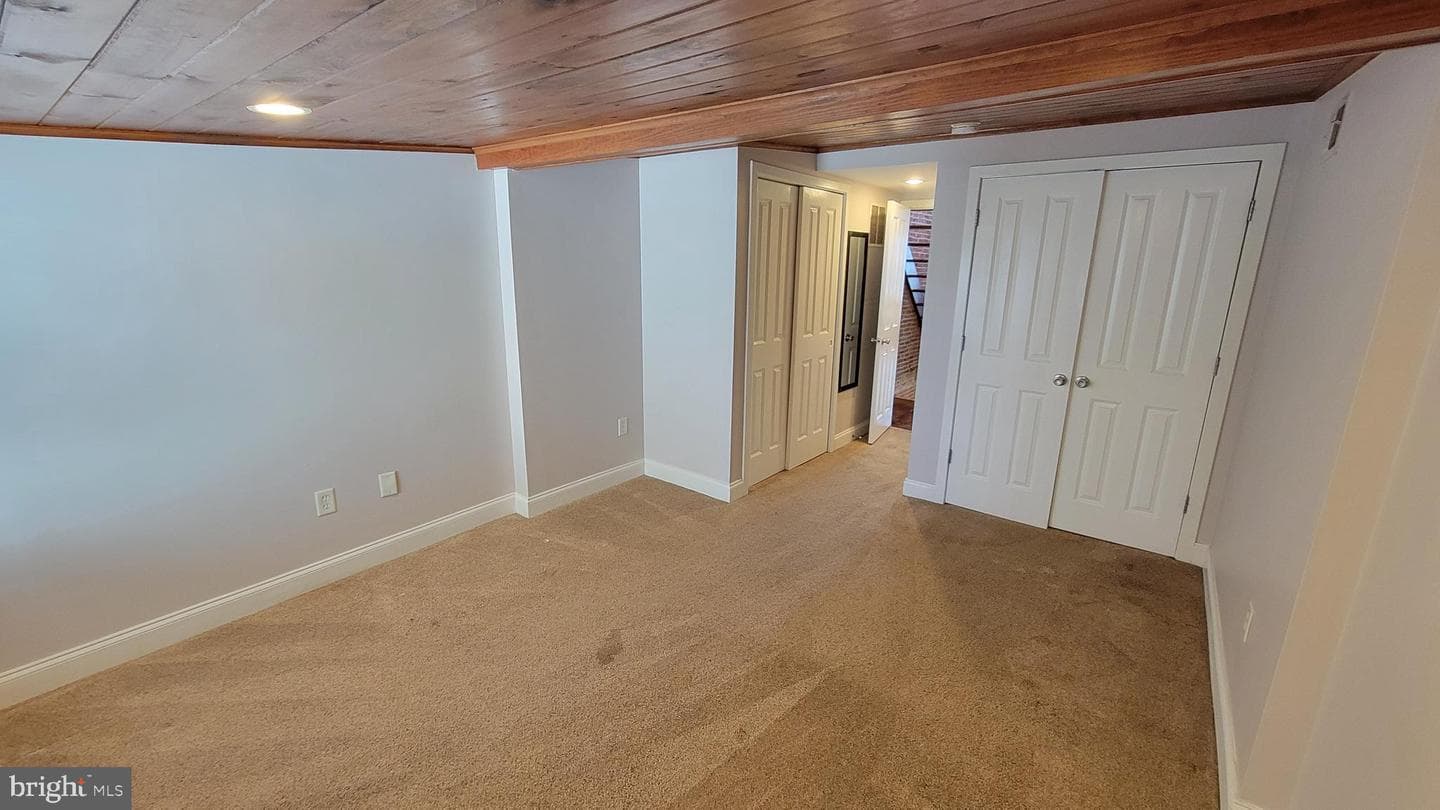 20 E Heath Street photo 16