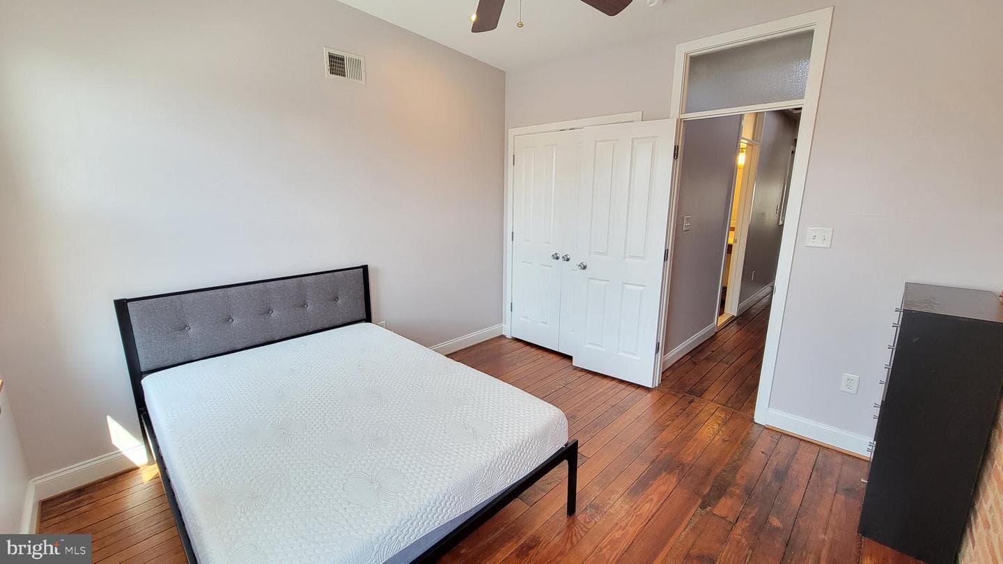 20 E Heath Street photo 23