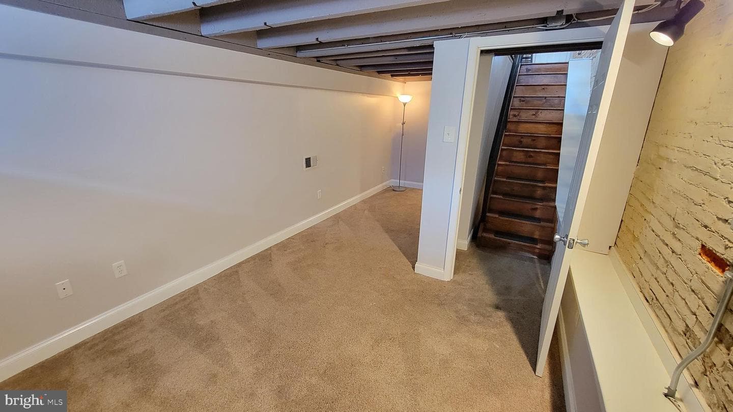 20 E Heath Street photo 29