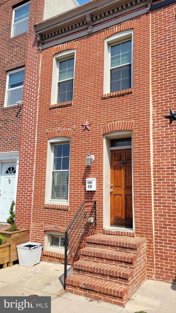 20 E Heath Street photo 3