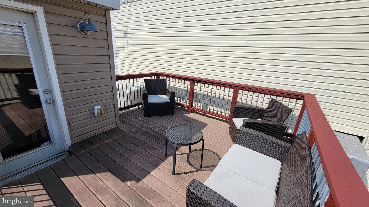 20 E Heath Street photo 32