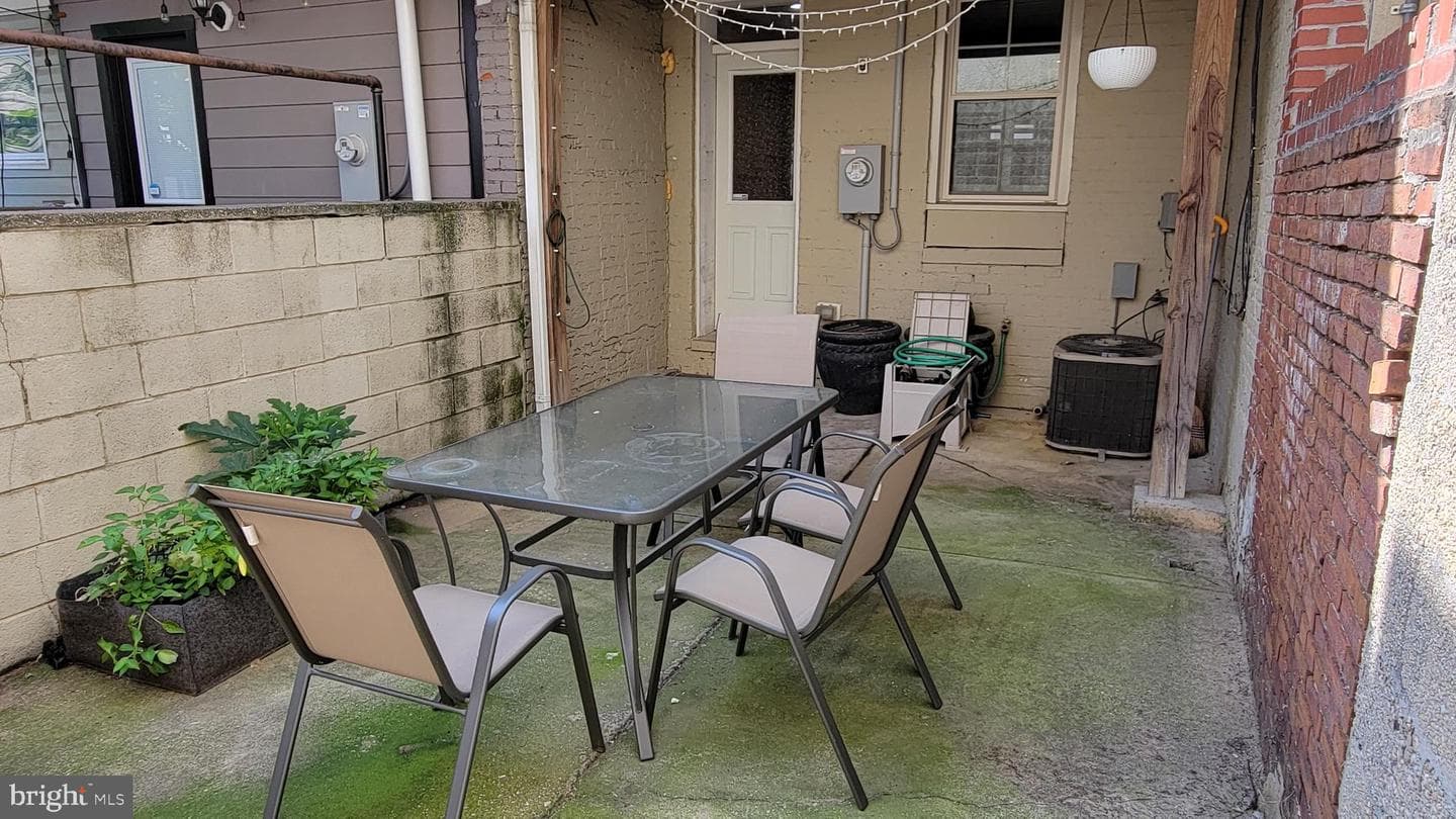 20 E Heath Street photo 37