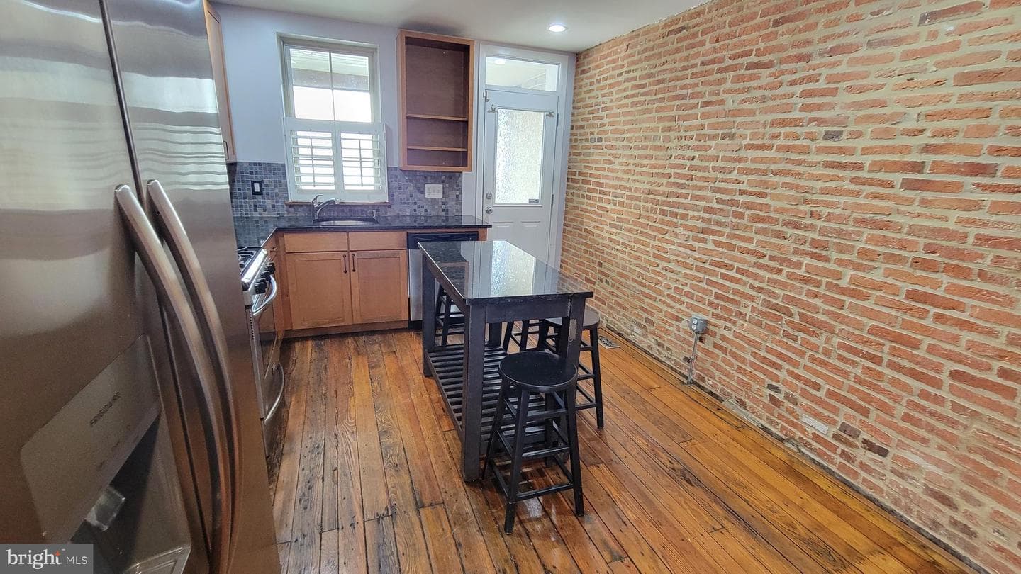 20 E Heath Street photo 5
