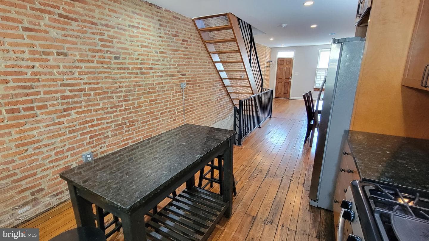20 E Heath Street photo 9
