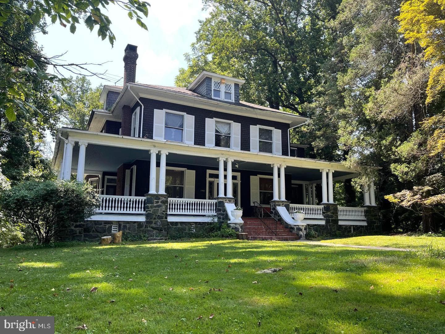 2402 Talbot Road photo 1