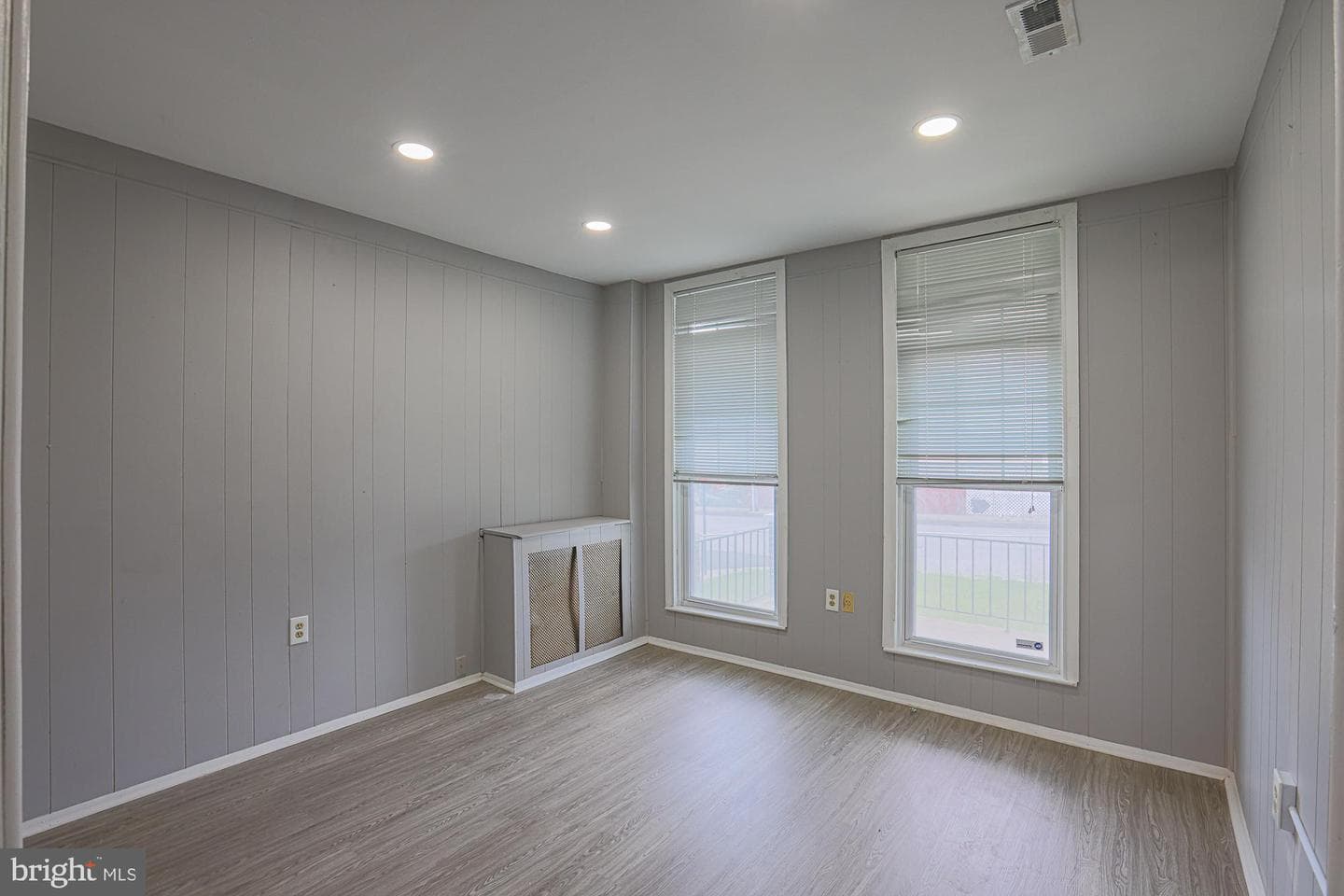 516 Woodbourne Avenue photo 10