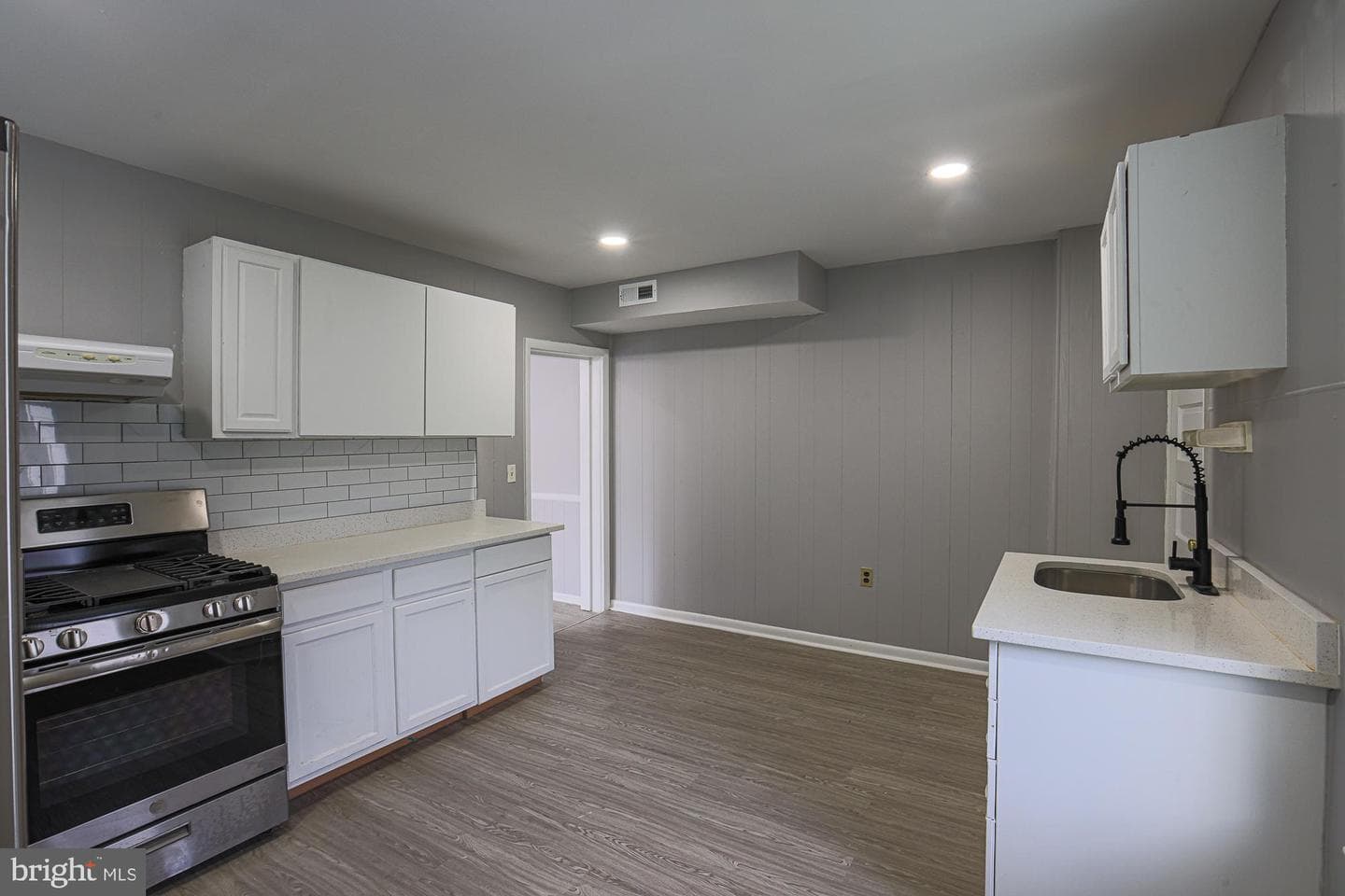 516 Woodbourne Avenue photo 20
