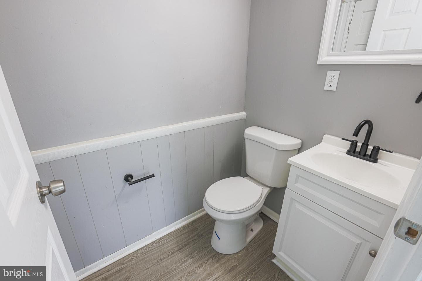516 Woodbourne Avenue photo 25