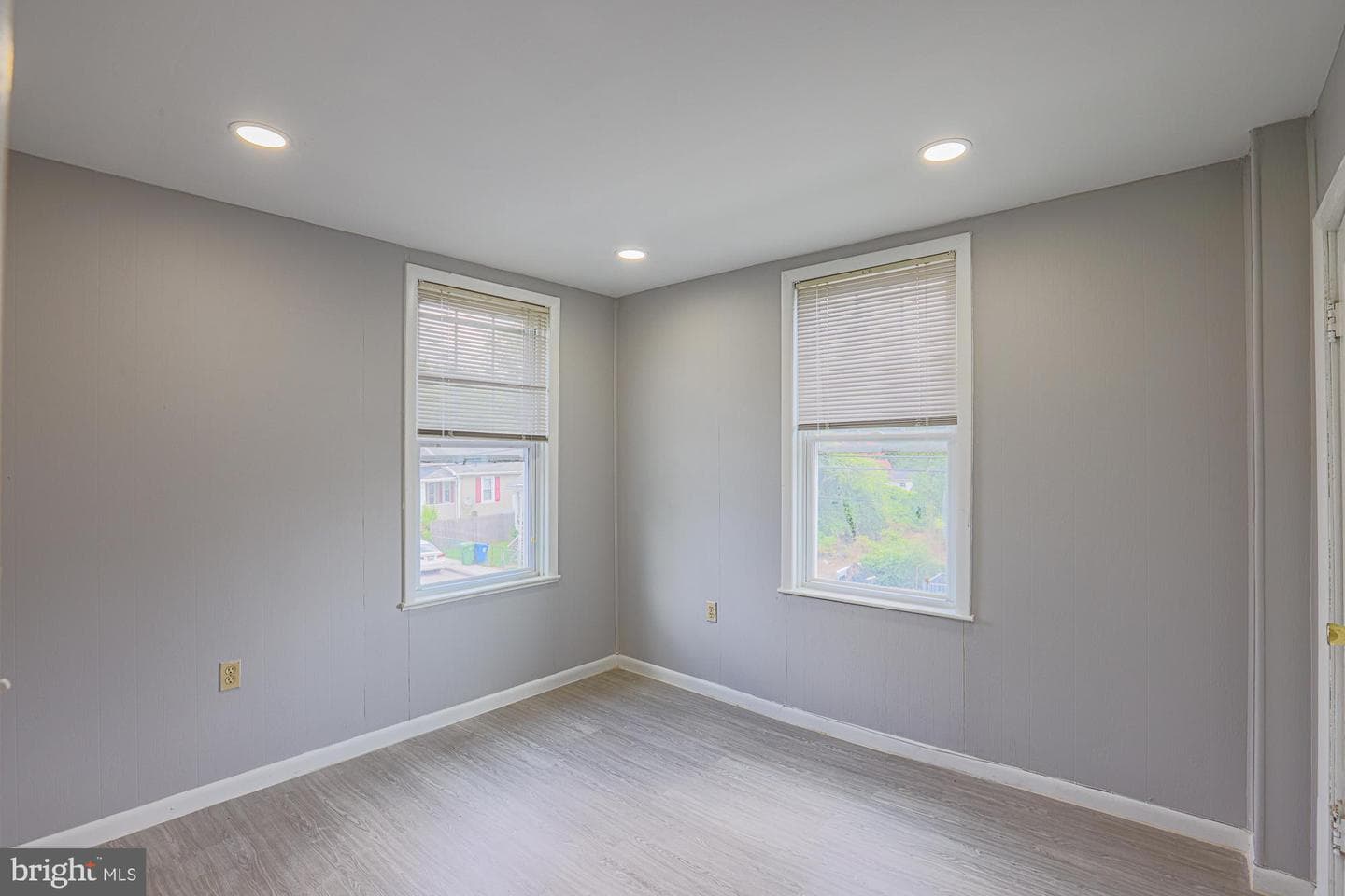 516 Woodbourne Avenue photo 29