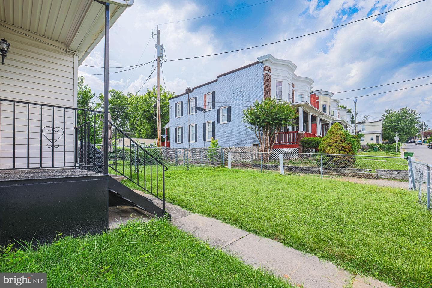 516 Woodbourne Avenue photo 4