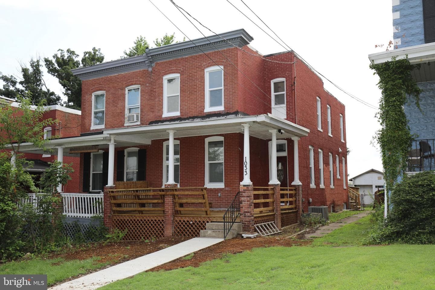 1033 Pine Heights Avenue photo 1