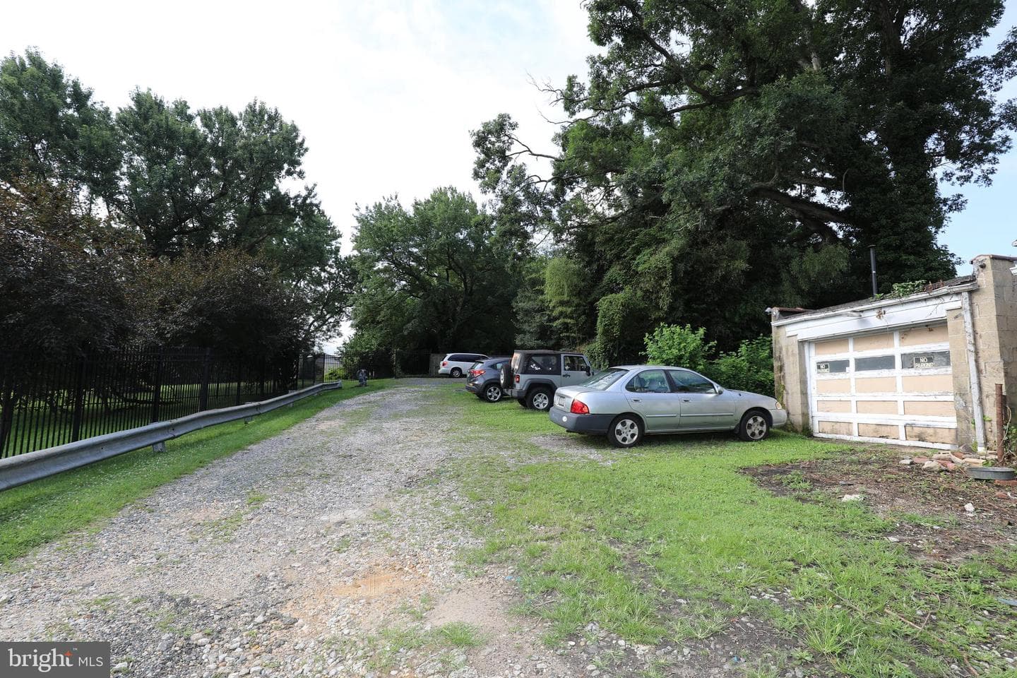 1033 Pine Heights Avenue photo 16