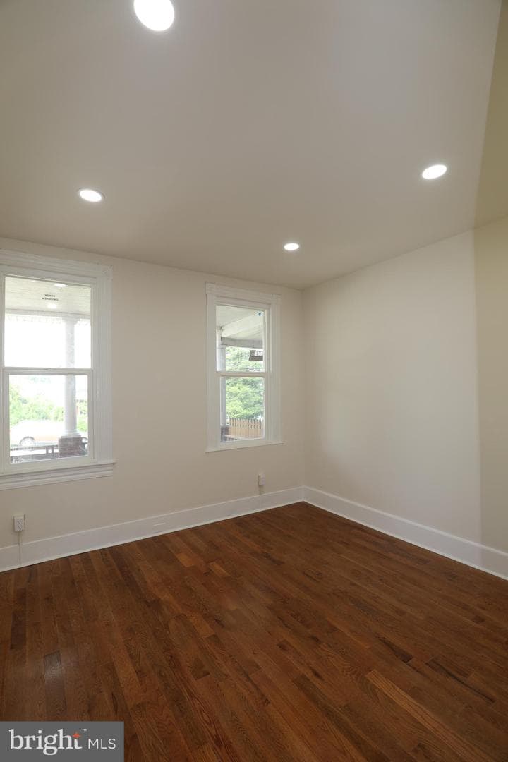 1033 Pine Heights Avenue photo 26