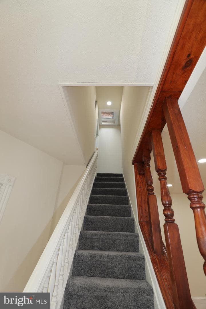 1033 Pine Heights Avenue photo 28