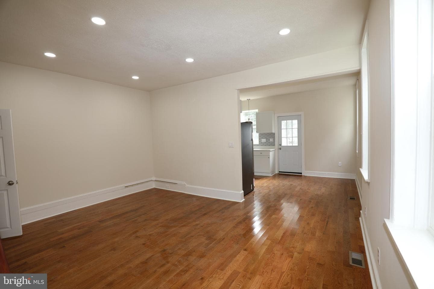 1033 Pine Heights Avenue photo 29