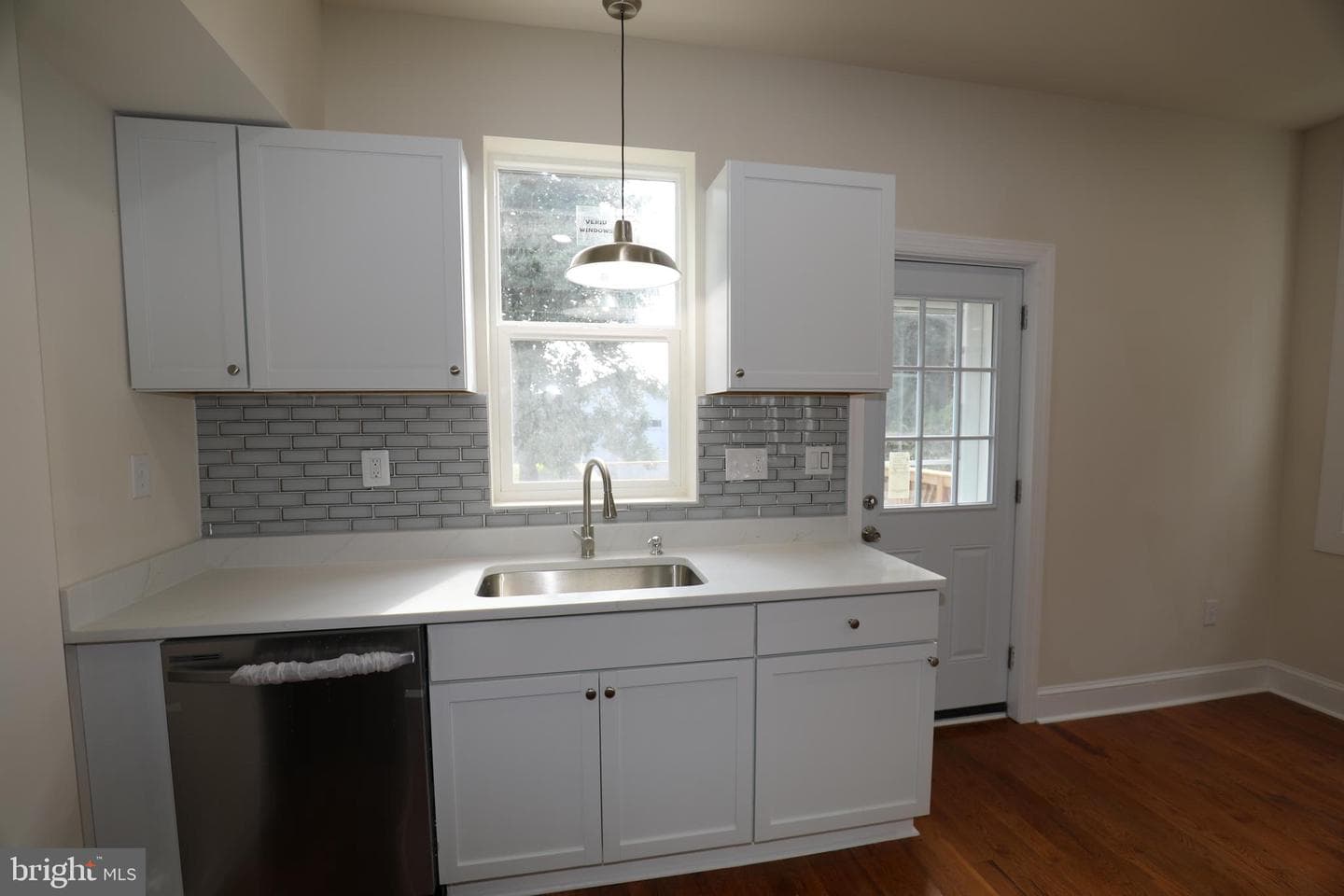 1033 Pine Heights Avenue photo 4