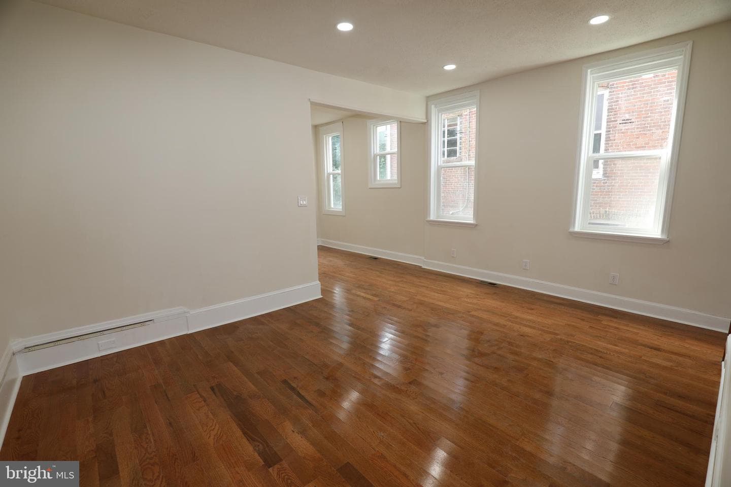 1033 Pine Heights Avenue photo 5