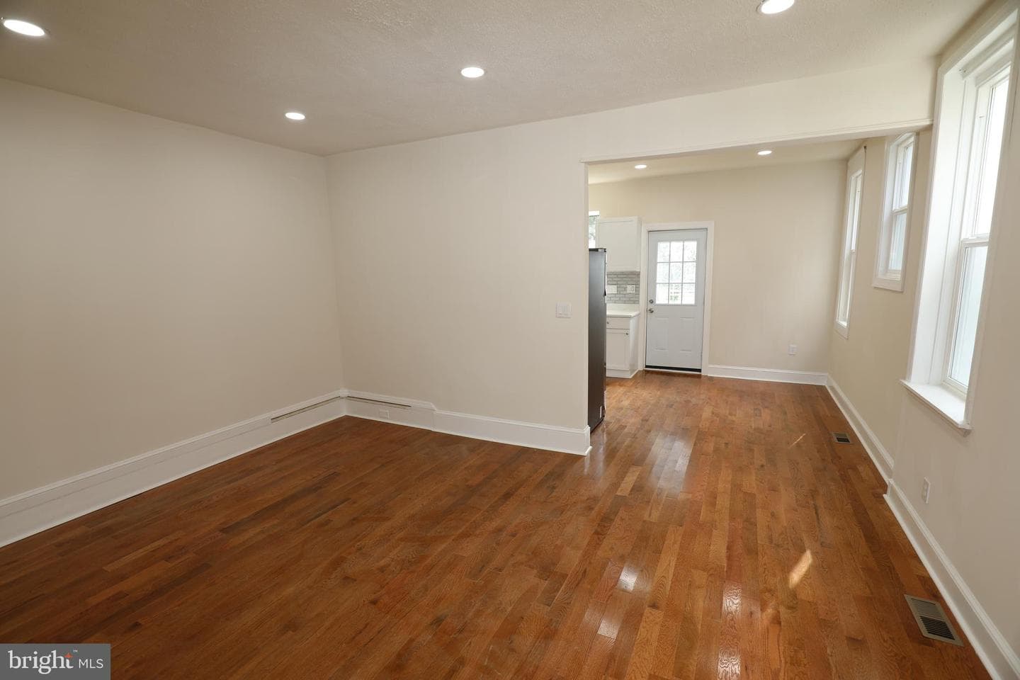 1033 Pine Heights Avenue photo 51