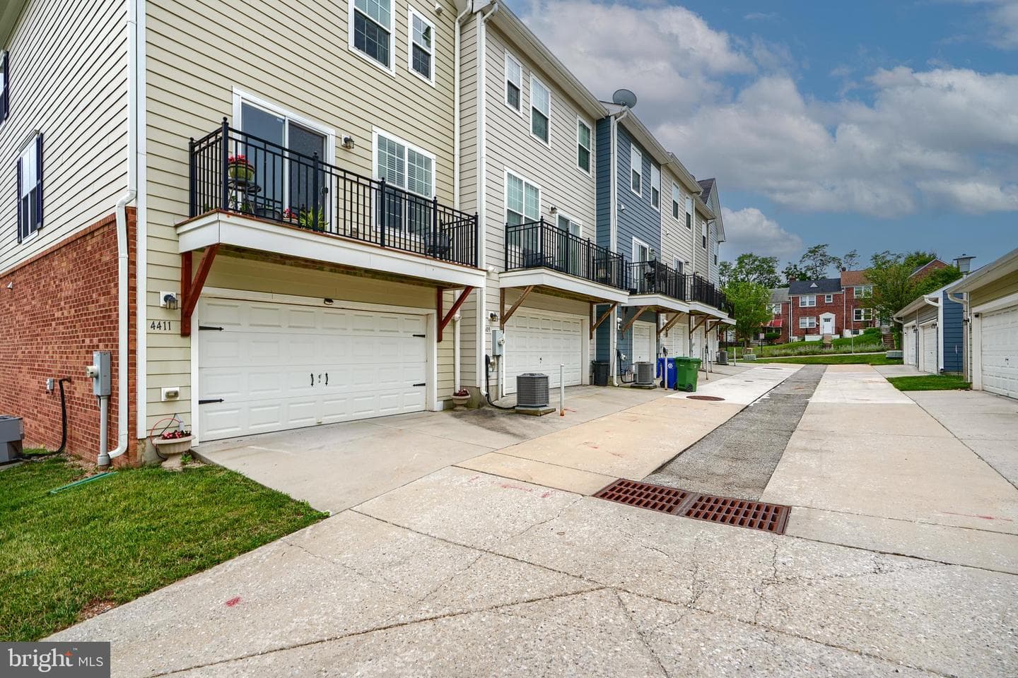 4411 Maple Wood Drive photo 3