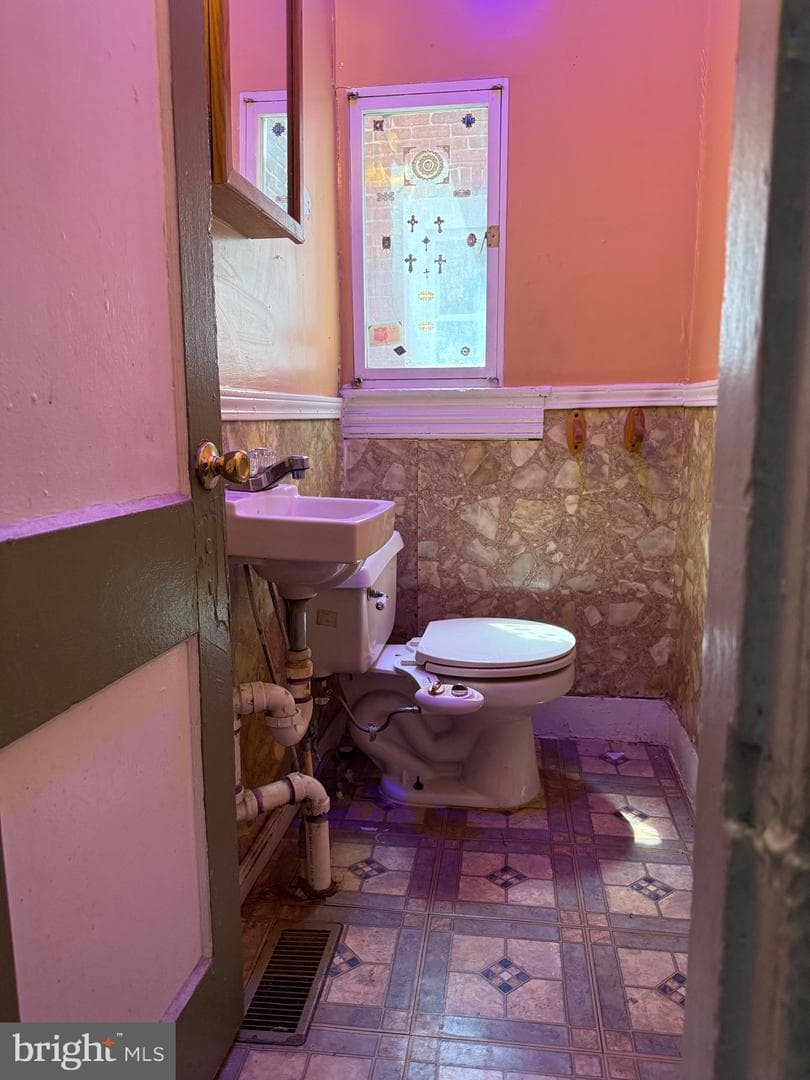 2105 Barclay Street photo 5