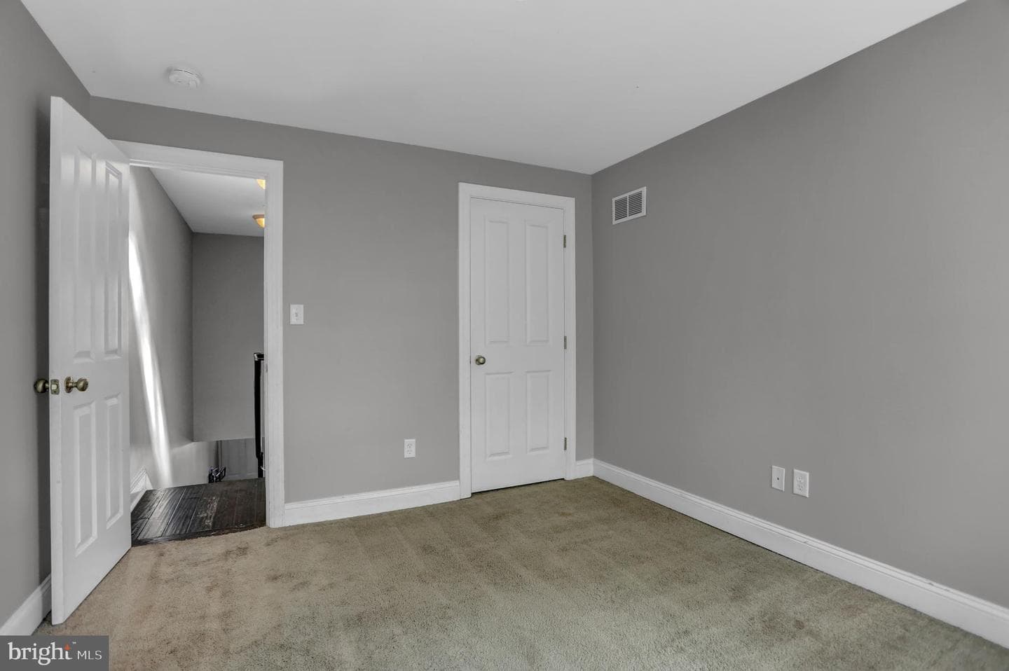 1115 Sargeant Street photo 10