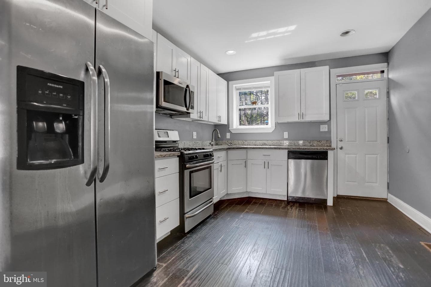 1115 Sargeant Street photo 2