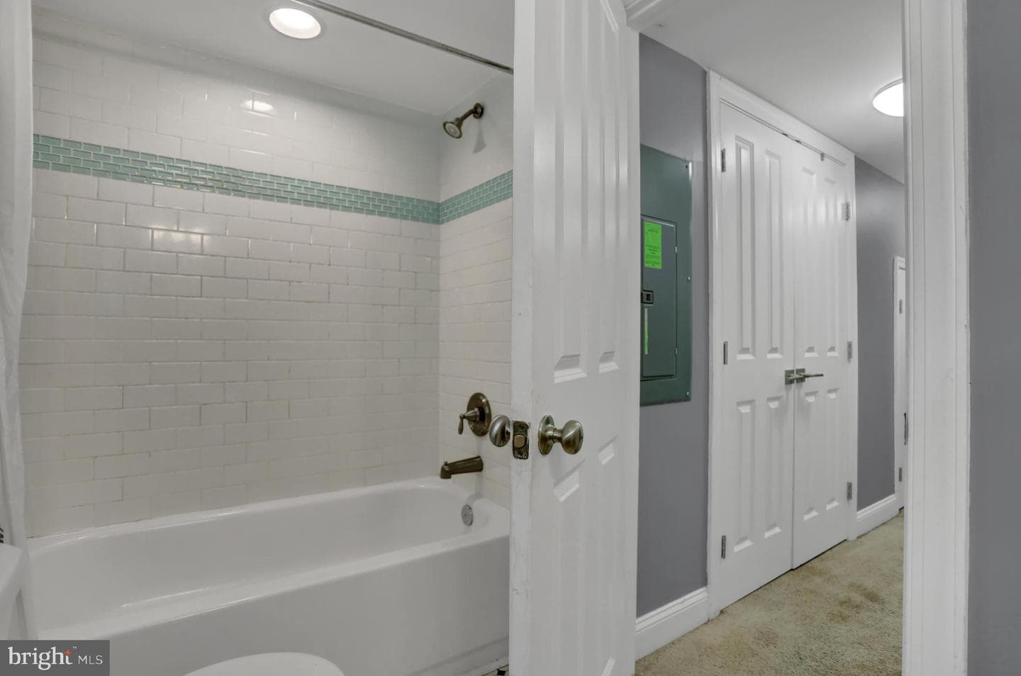 1115 Sargeant Street photo 21