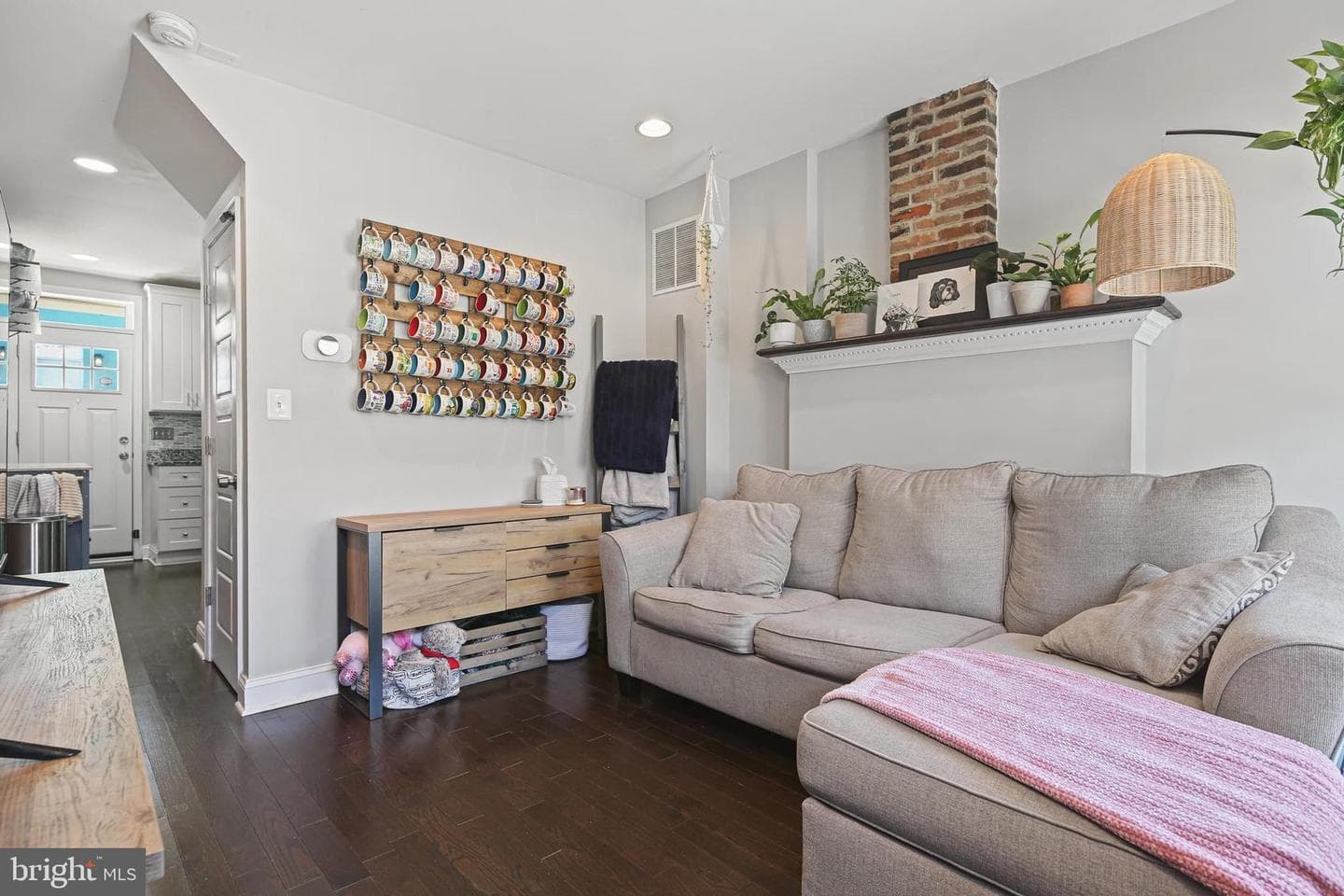 3721 Mount Pleasant Avenue photo 4
