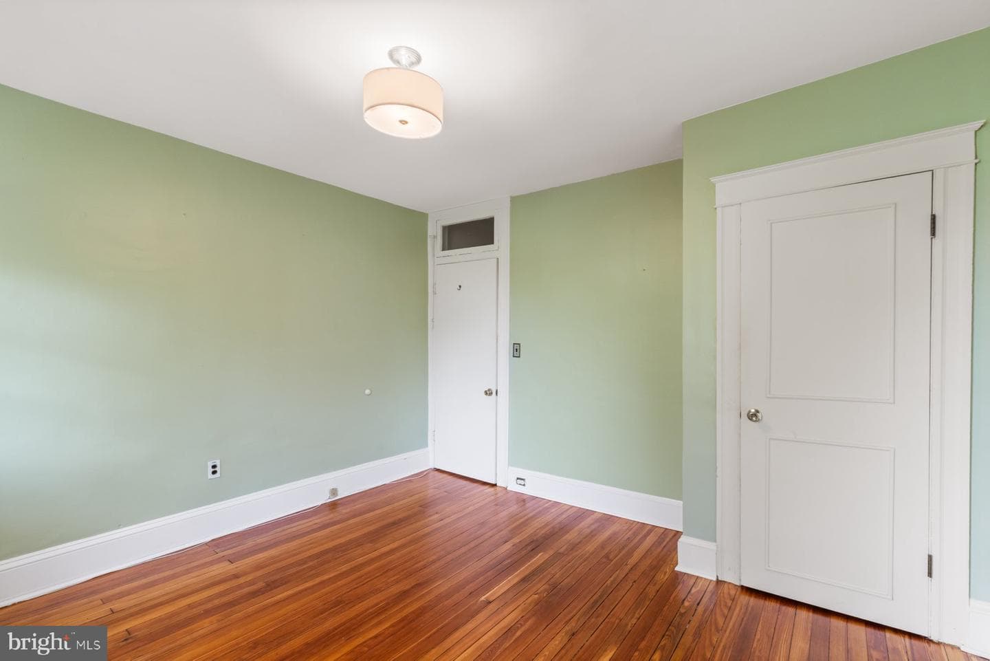 316 E 33rd Street photo 17