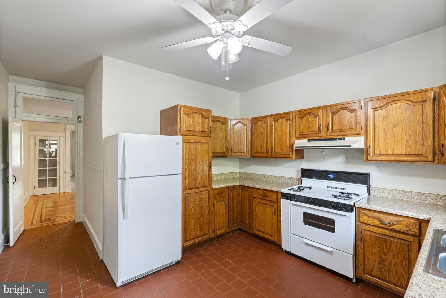 316 E 33rd Street photo 9