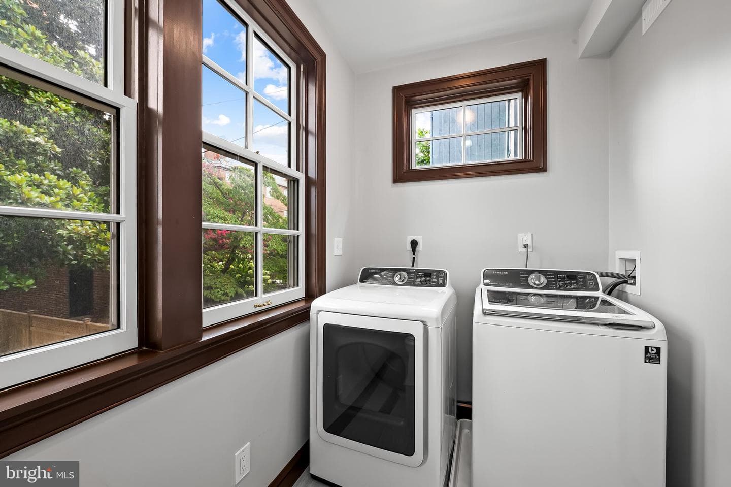 1431 Park Avenue photo 24