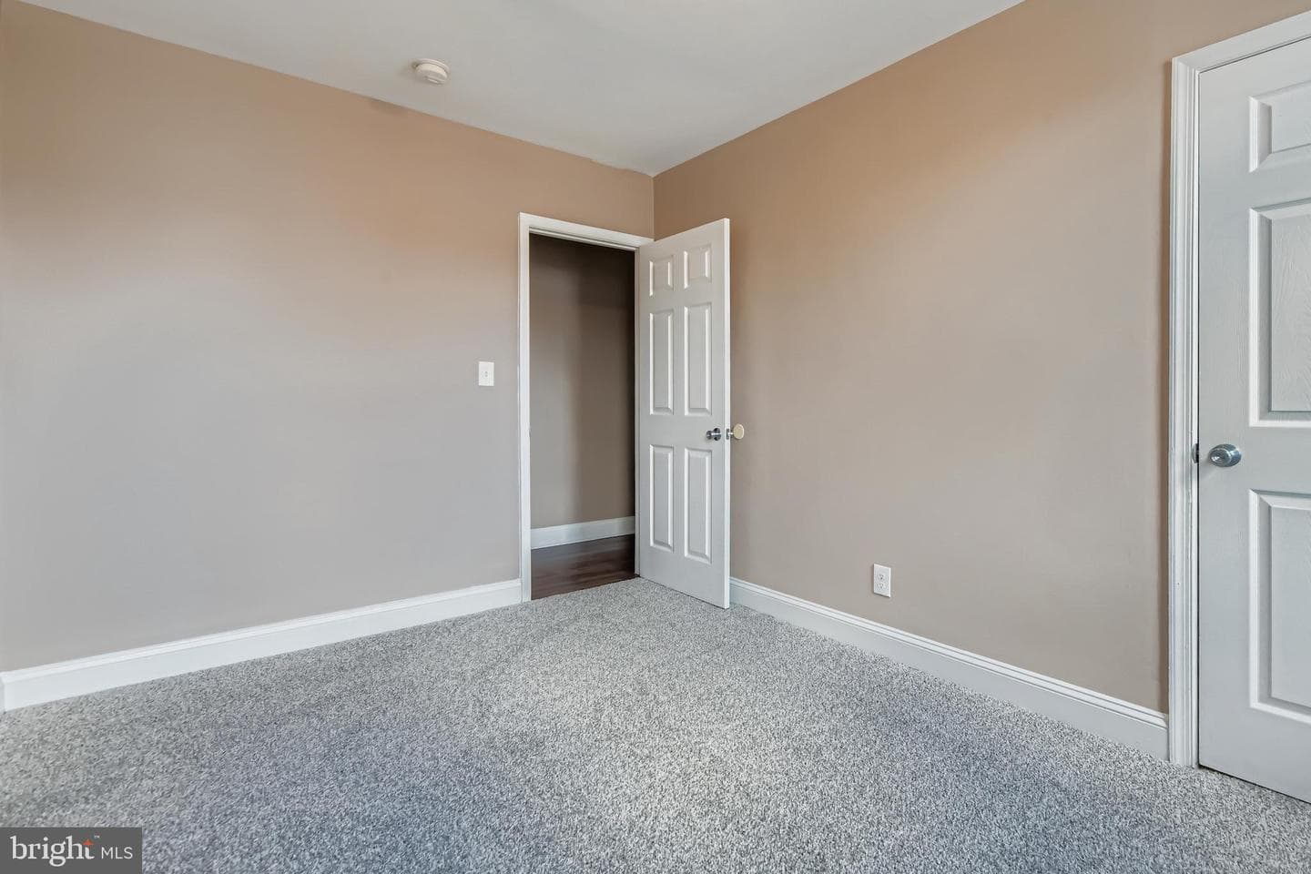 3300 Dudley Avenue photo 22