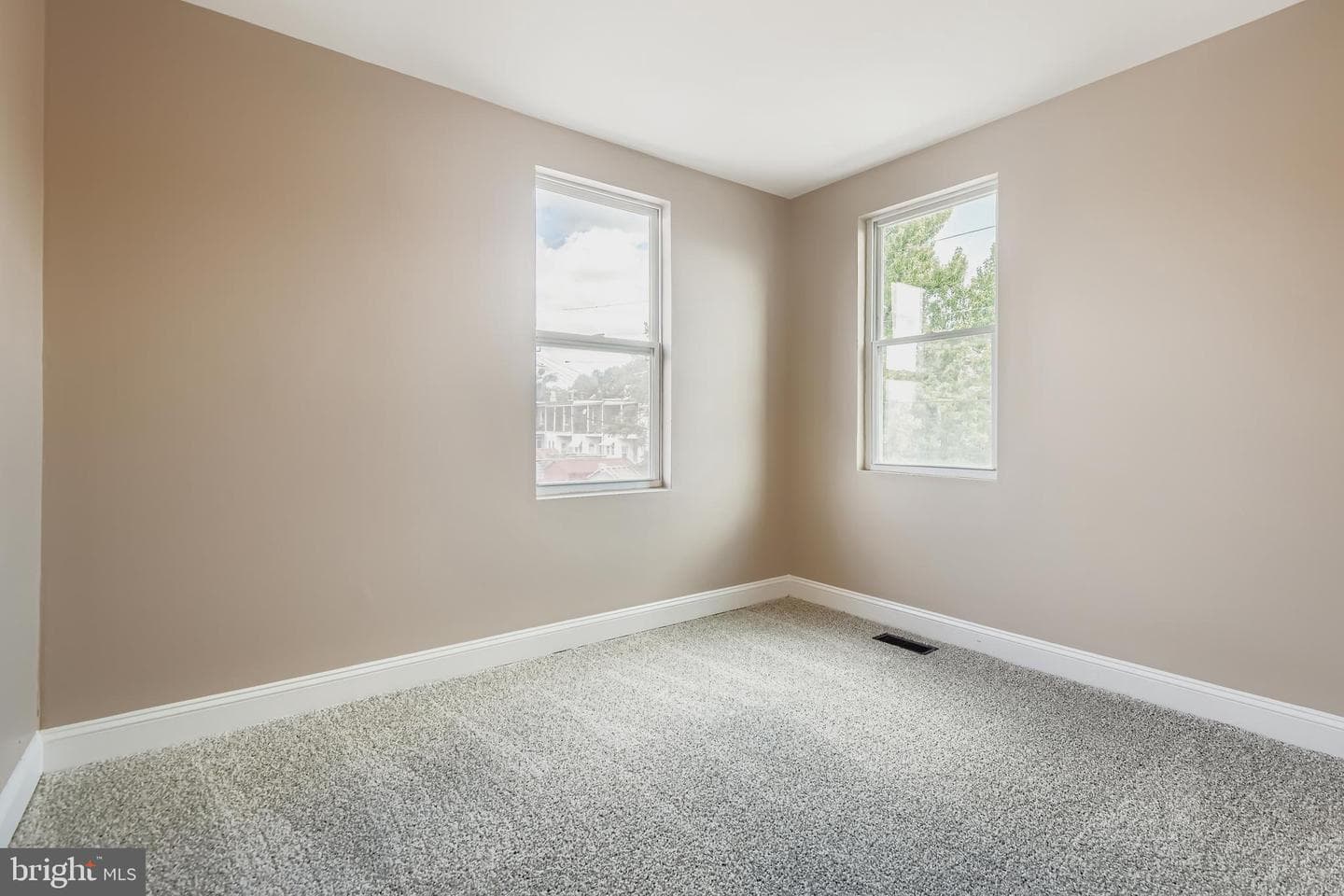 3300 Dudley Avenue photo 23