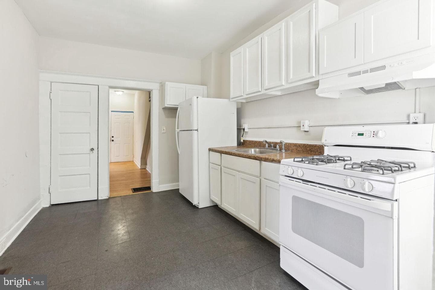 4408 Towanda Avenue photo 13