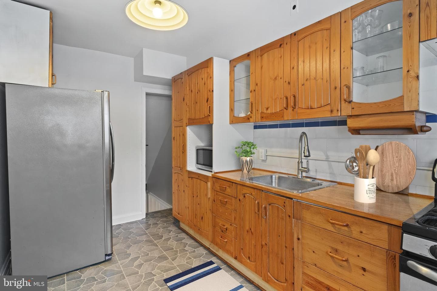 840 Evesham Avenue photo 10