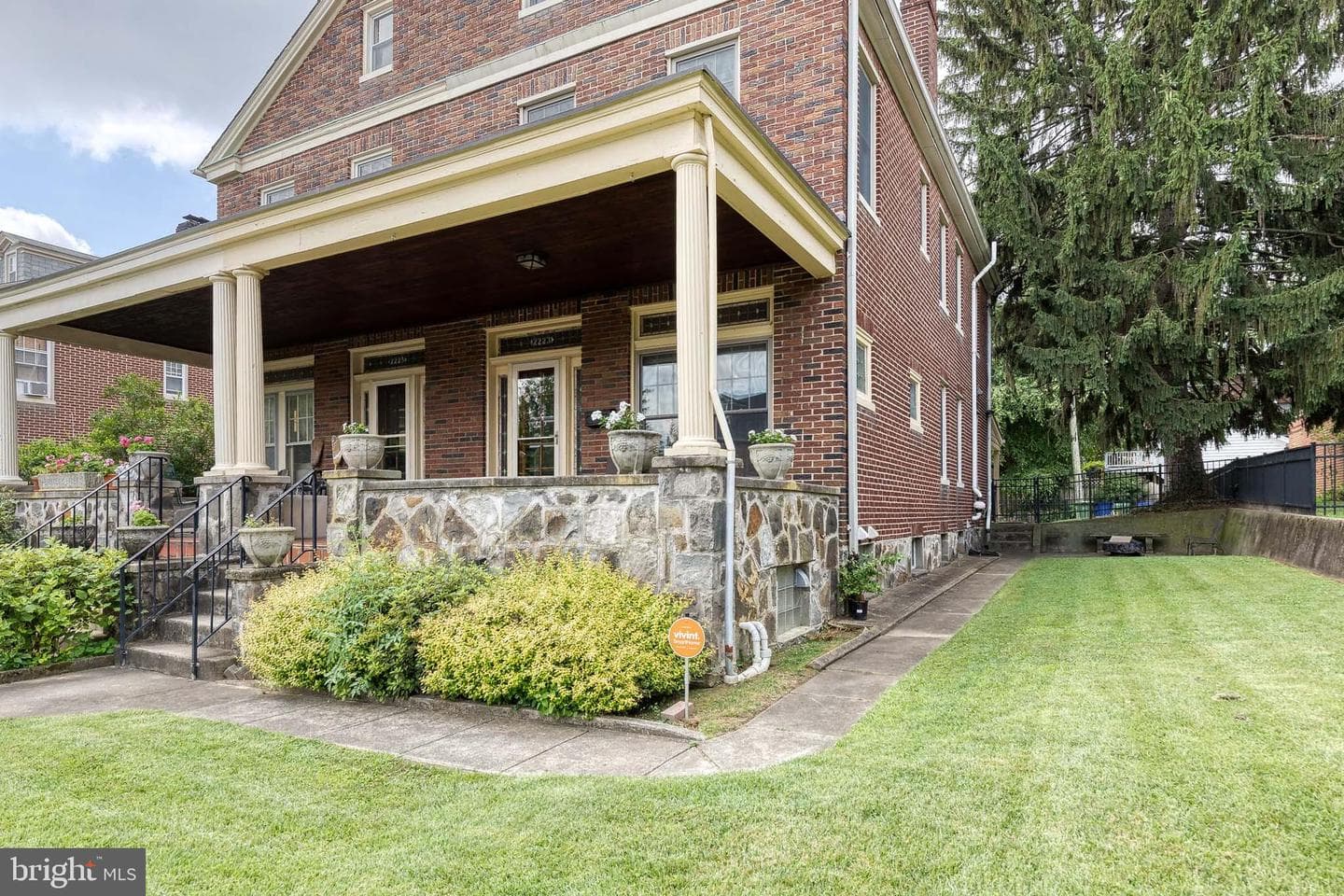 2223 Pelham Avenue photo 3