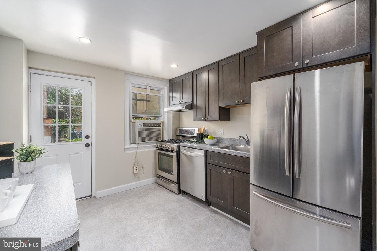 420 E Cross Street E photo 8