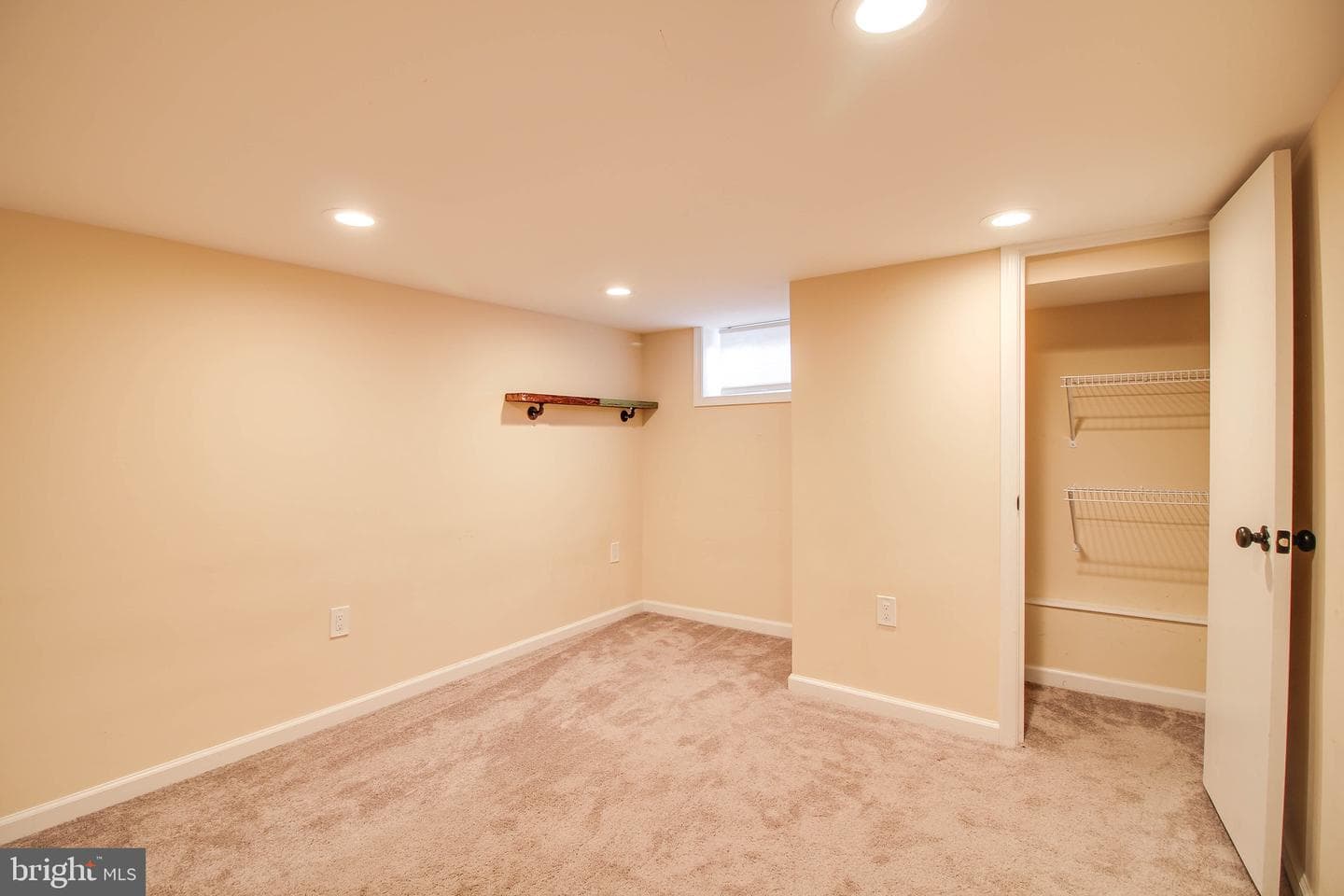 128 N Curley Street photo 32