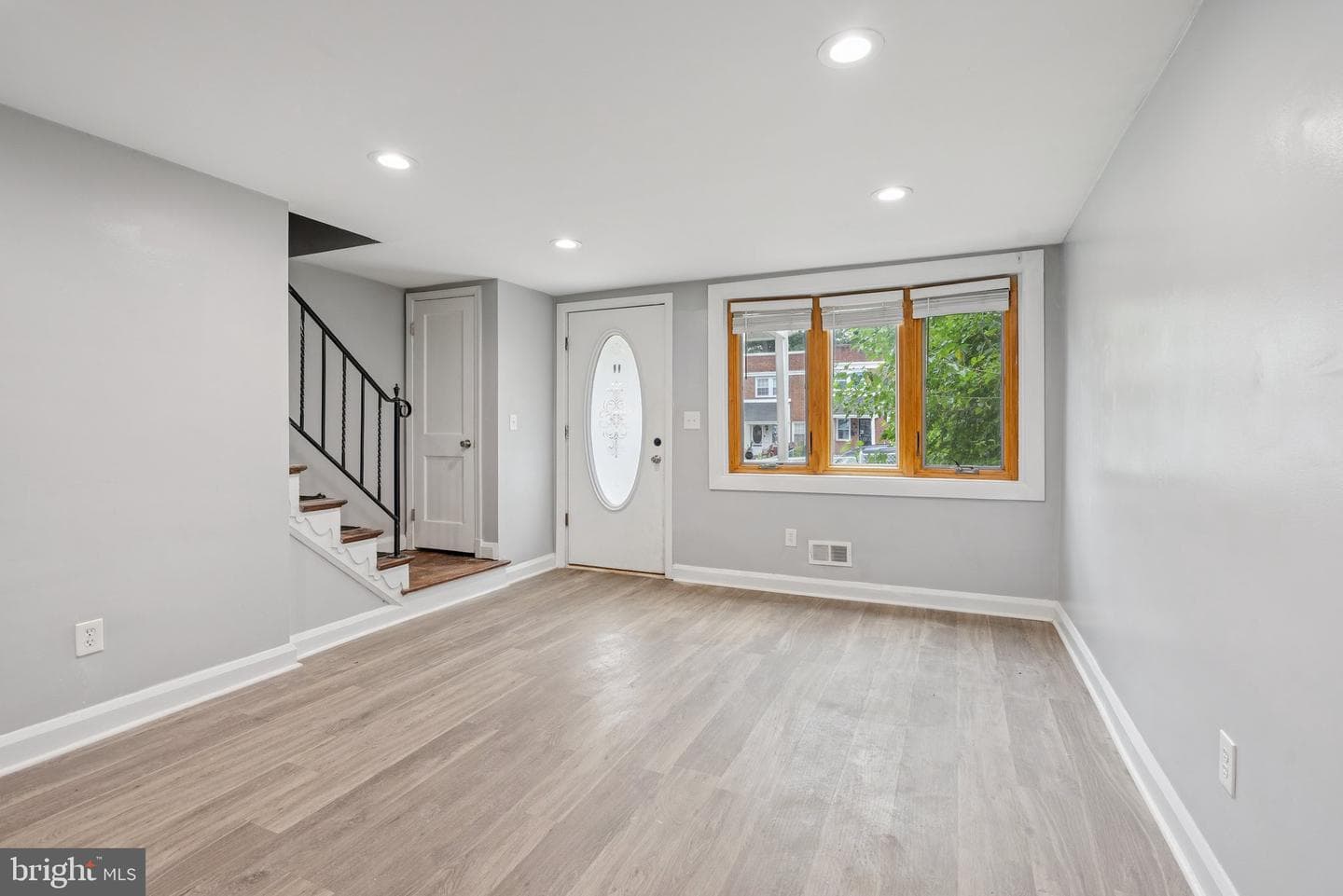 834 Glenwood Avenue photo 2