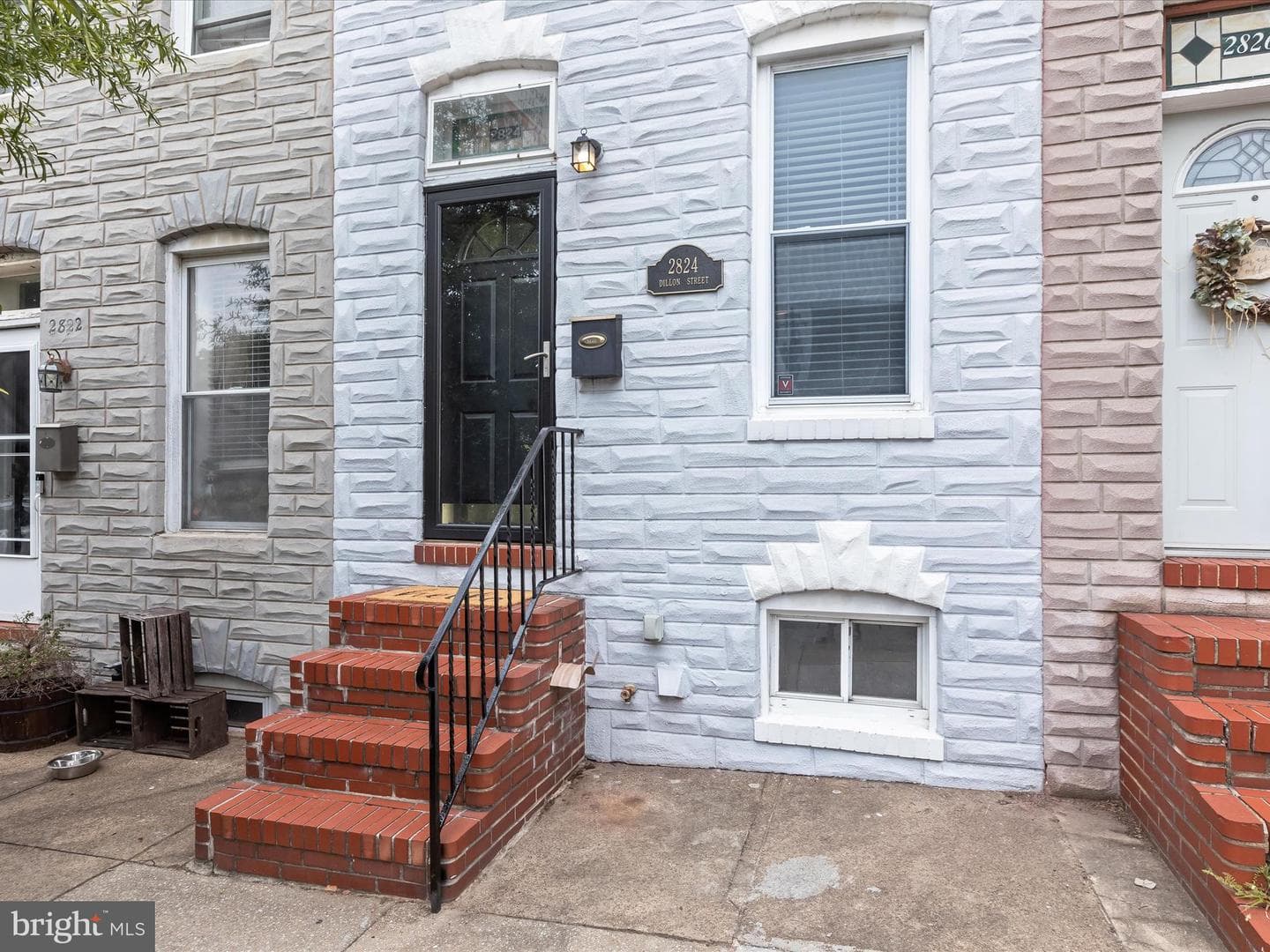 2824 Dillon Street photo 2