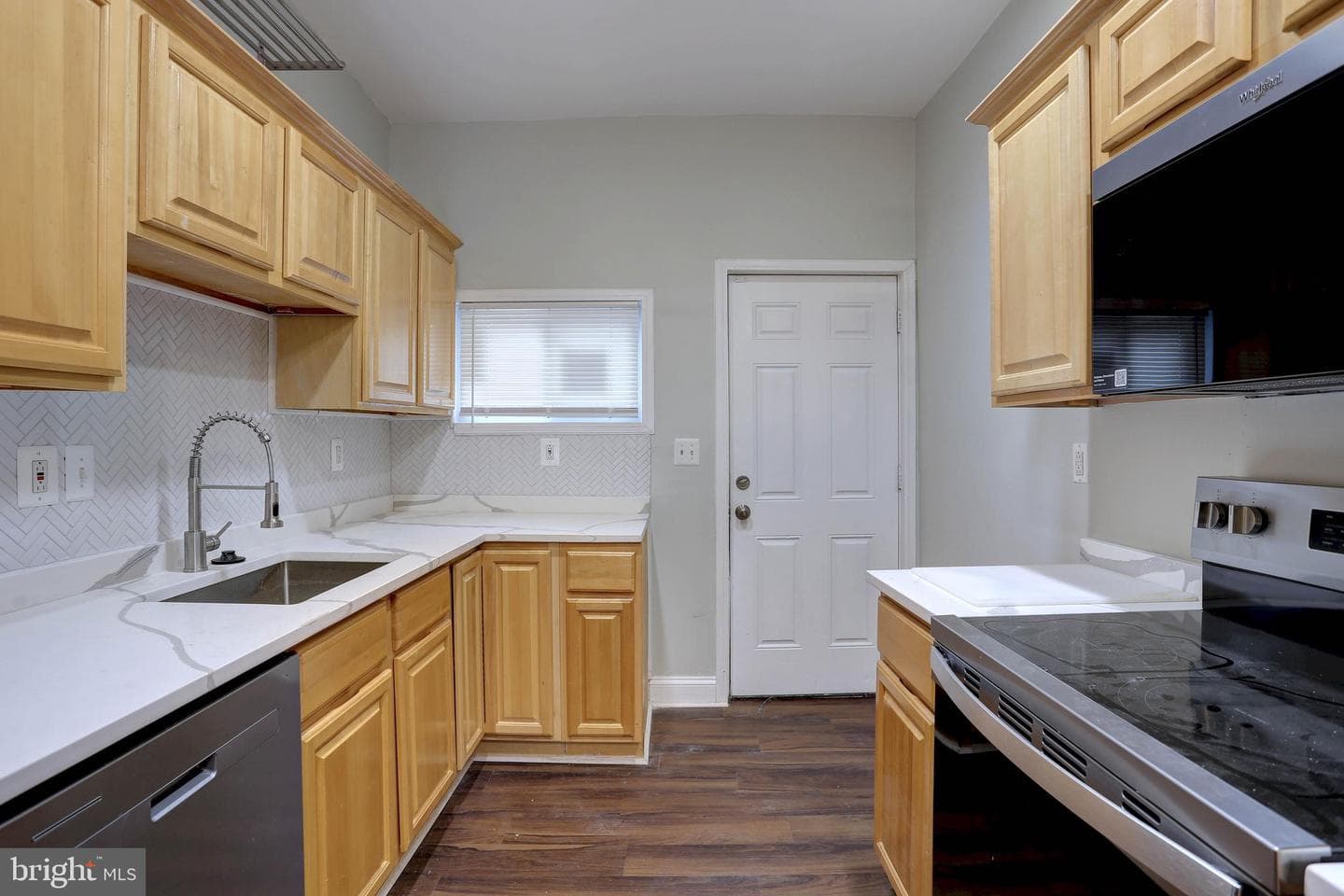2321 Barclay Street photo 10