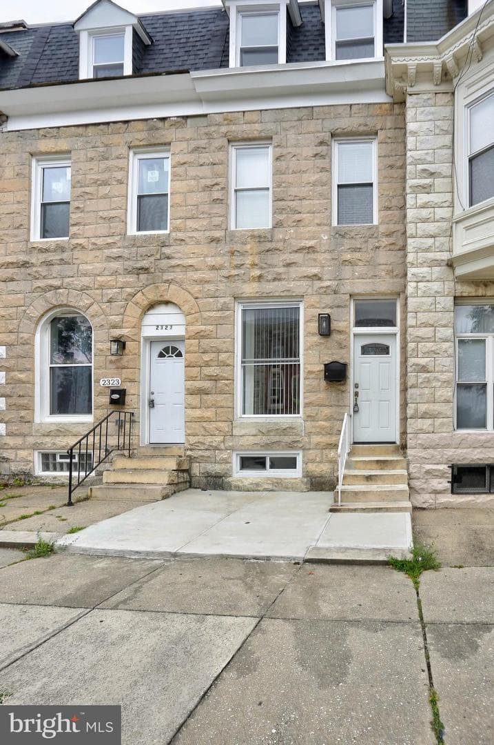 2321 Barclay Street photo 2