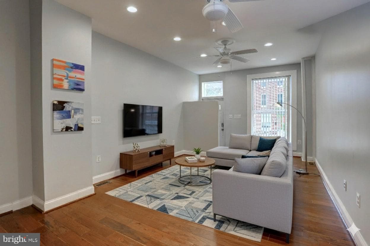 2321 Barclay Street photo 6