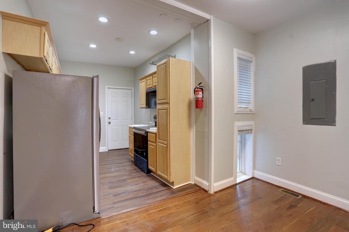 2321 Barclay Street photo 9